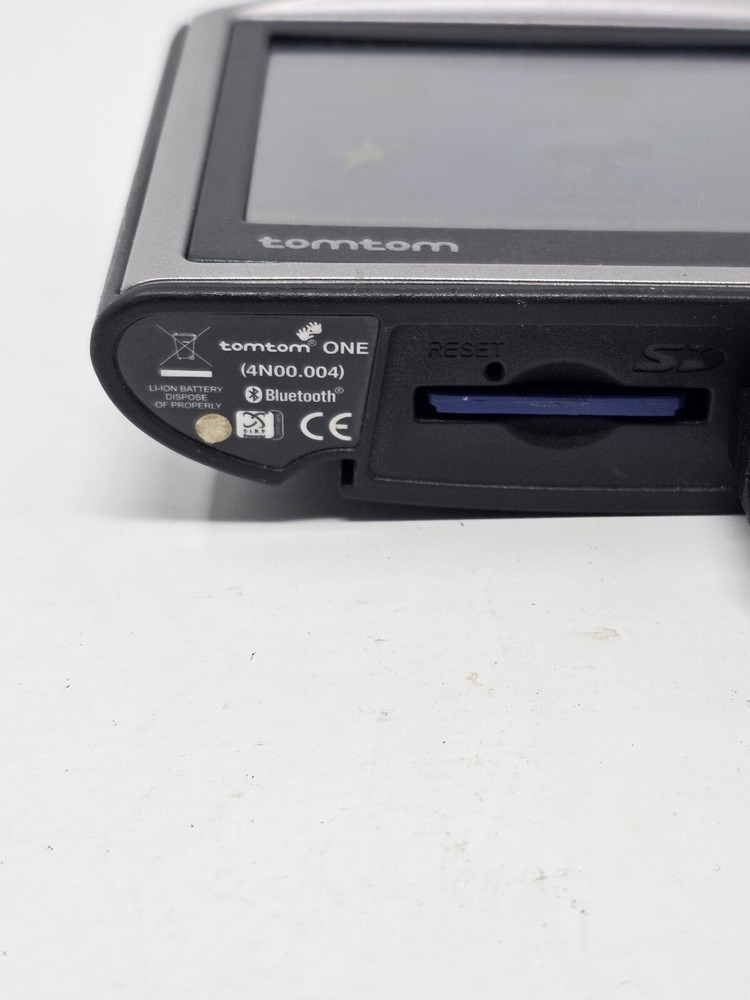 TomTom One (4N00.004) GPS Mountable Auto Navigation Bluetooth N14644