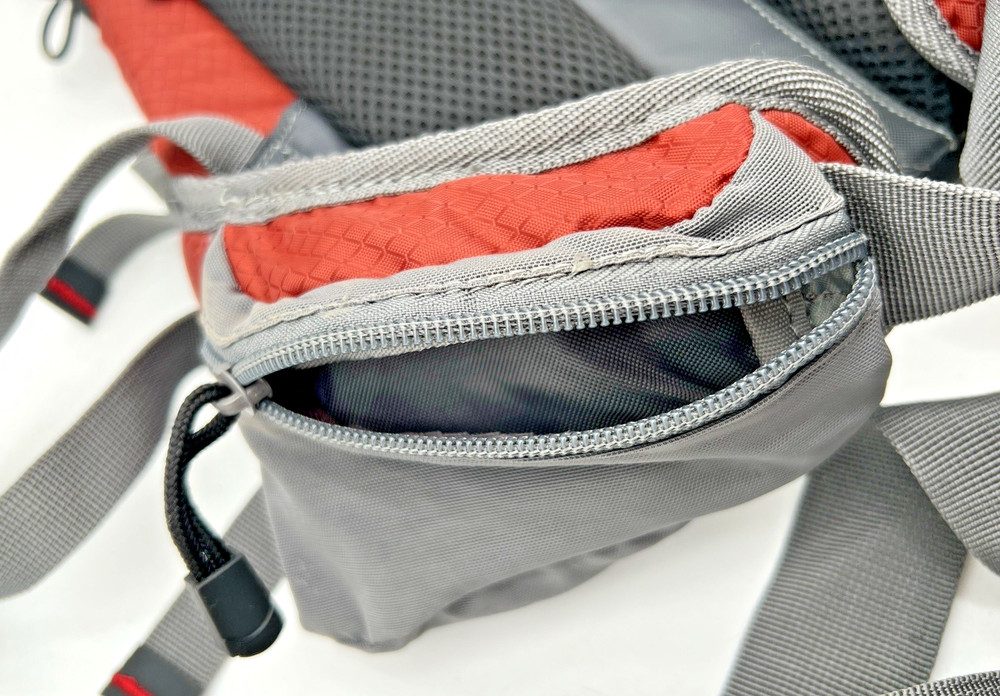 TOPI RIO HYDRATION PACK BACKPACK HIKING, CAMPING, ETC WITH BLADDER