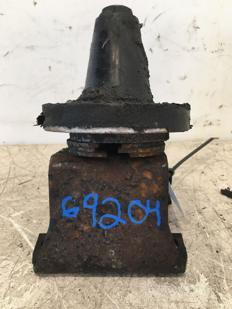 2004 Peterbilt 330 Hood Rest (638-10320)