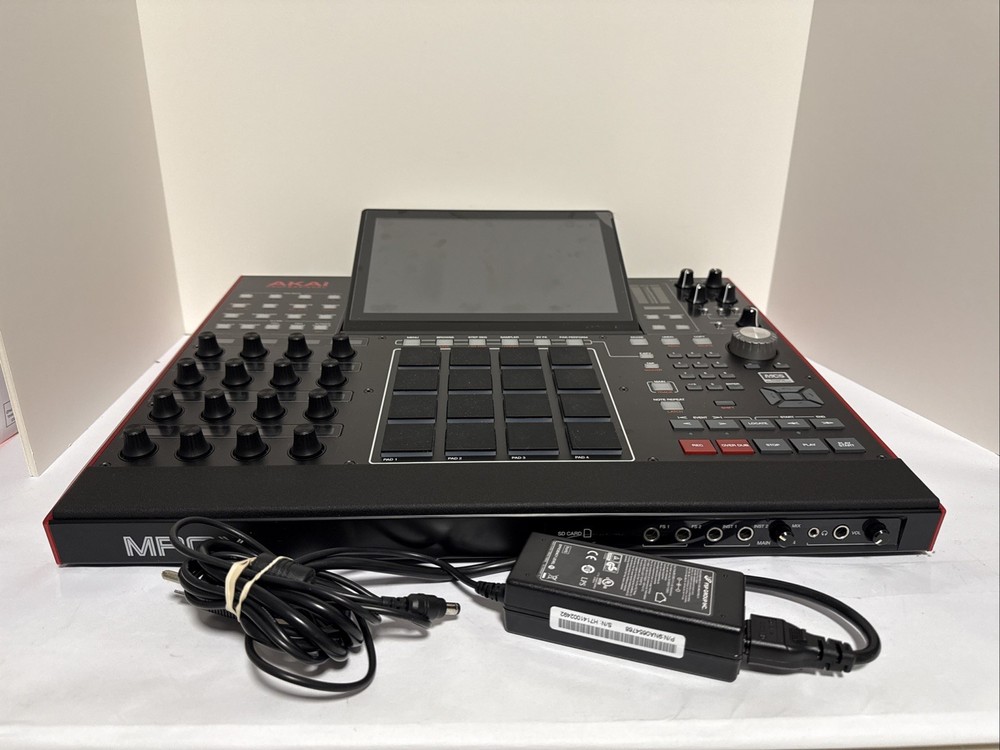 Akai Professional MPCX Standalone Sampler & Sequencer /Read
