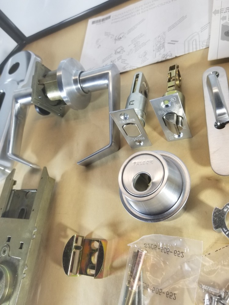 Falcon H2 101L Dane Handle 626 Satin Chrome Interconnected Lock