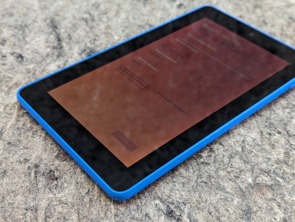 Fire Tablet With Alexa 7" Display 8 GB Blue 5th Gen Bundle, Battery Pack (2D)