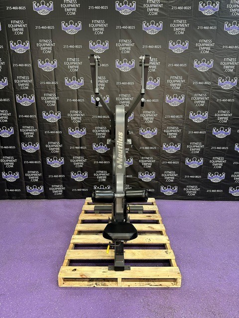 Nautilus Nitro Lat Pulldown w / Swivel Handles