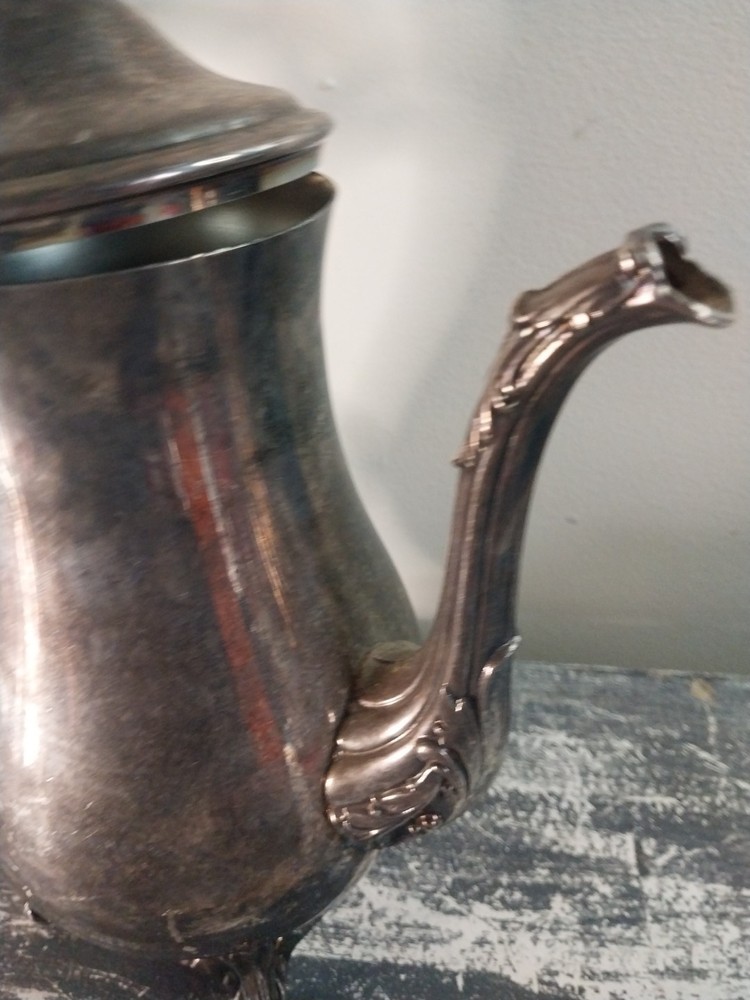 Wm. Rogers 800 Antique Silver Plate Lidded Coffee Pot