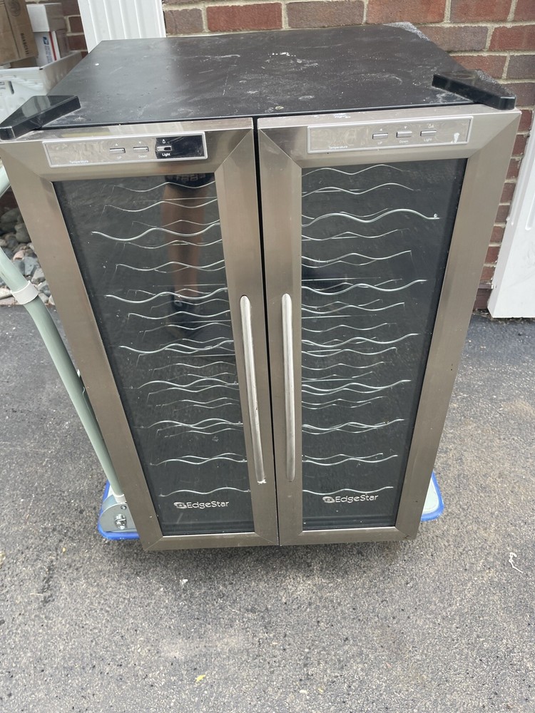 EdgeStar 32 Bottle Dual Zone Wine Cooler - TWR325ESS Needs Work One Side Powers