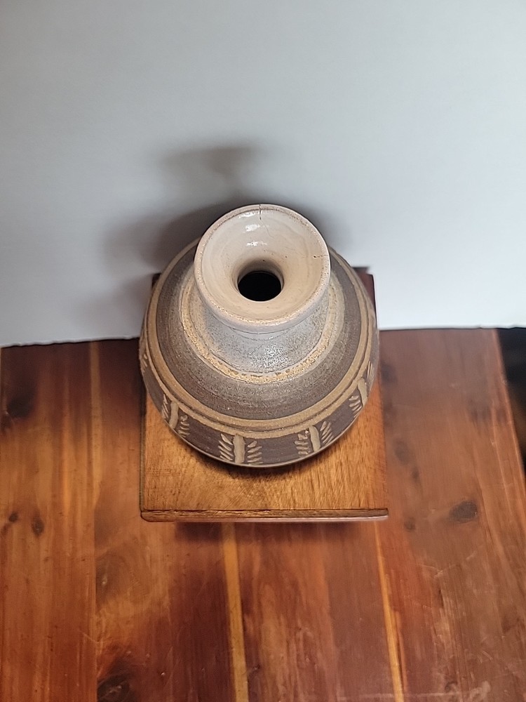 Studio Pottery Signed Beaubier Beautiful Details 6" inches
