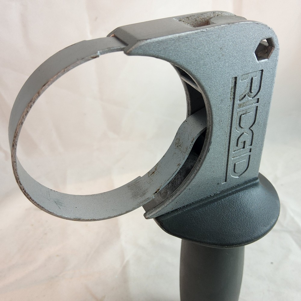 Ridgid 2.5" Pipe Wrench Pipe Holder