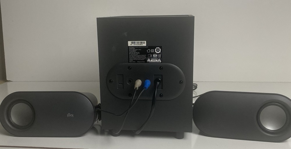 Logitech Z407 Bluetooth Computer Speakers with Subwoofer READ NO CONTROLLER