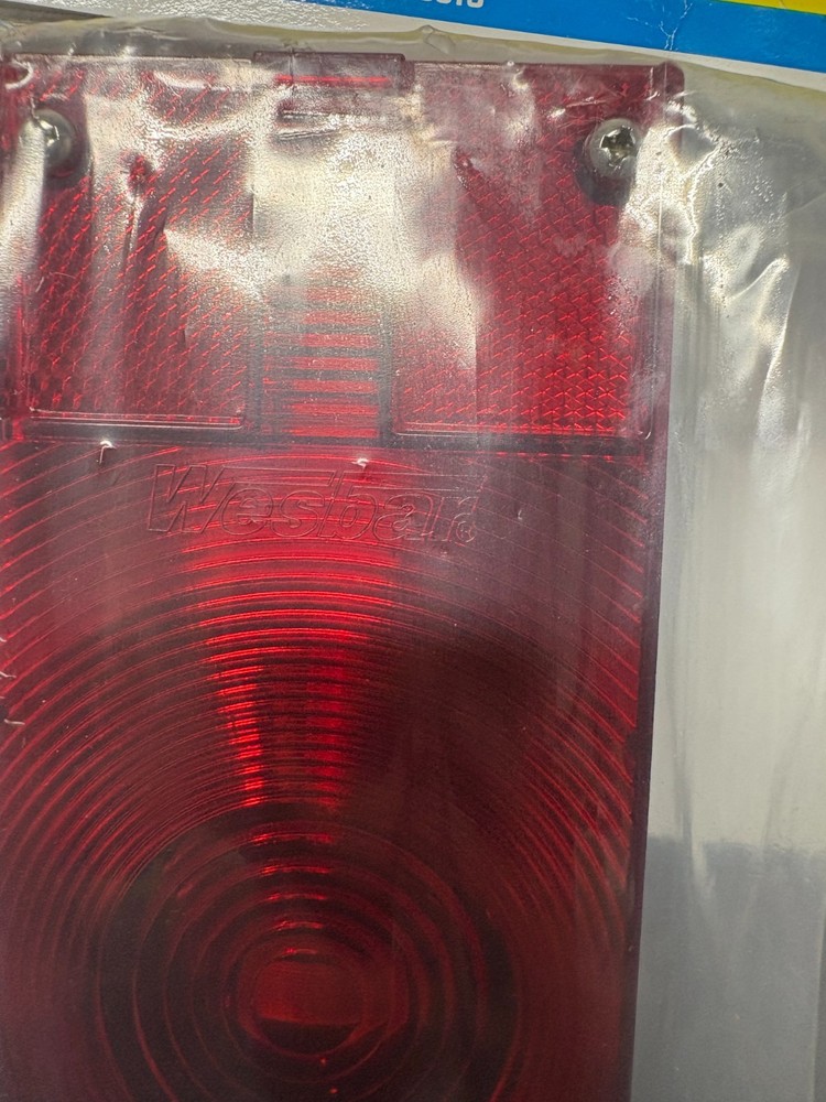 SEACHOICE 51931 Right Side 7-Function Low-Profile Submersible Trailer Light Used