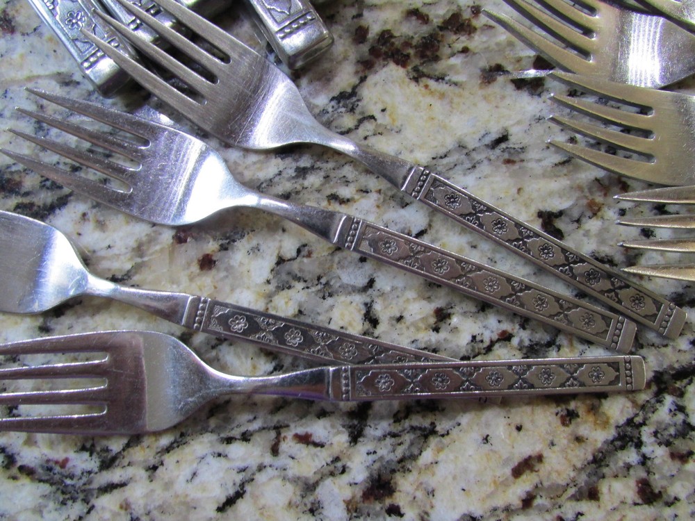 ONEIDA DISTINCTION LIBSON STAINLESS SILVERWARE FLATWARE SET 24 PCE FREE SHIP