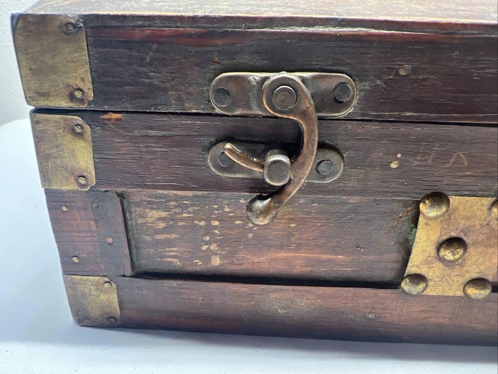 Antique Handheld Travel Chest/trunk
