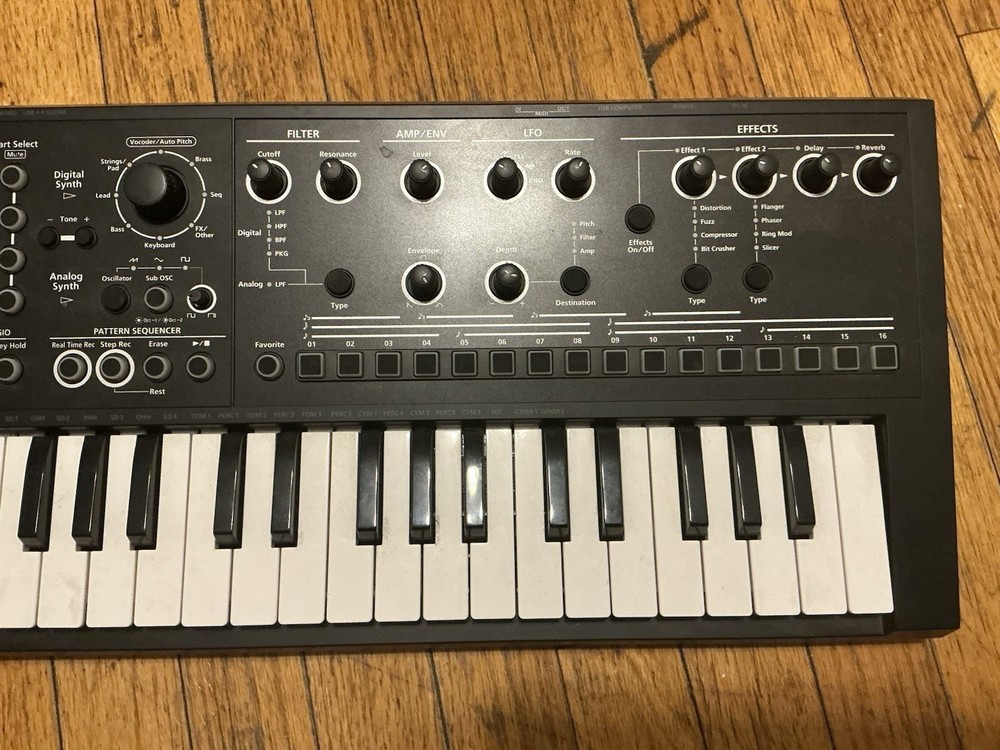 Roland JDXI Keyboard Synthesizer