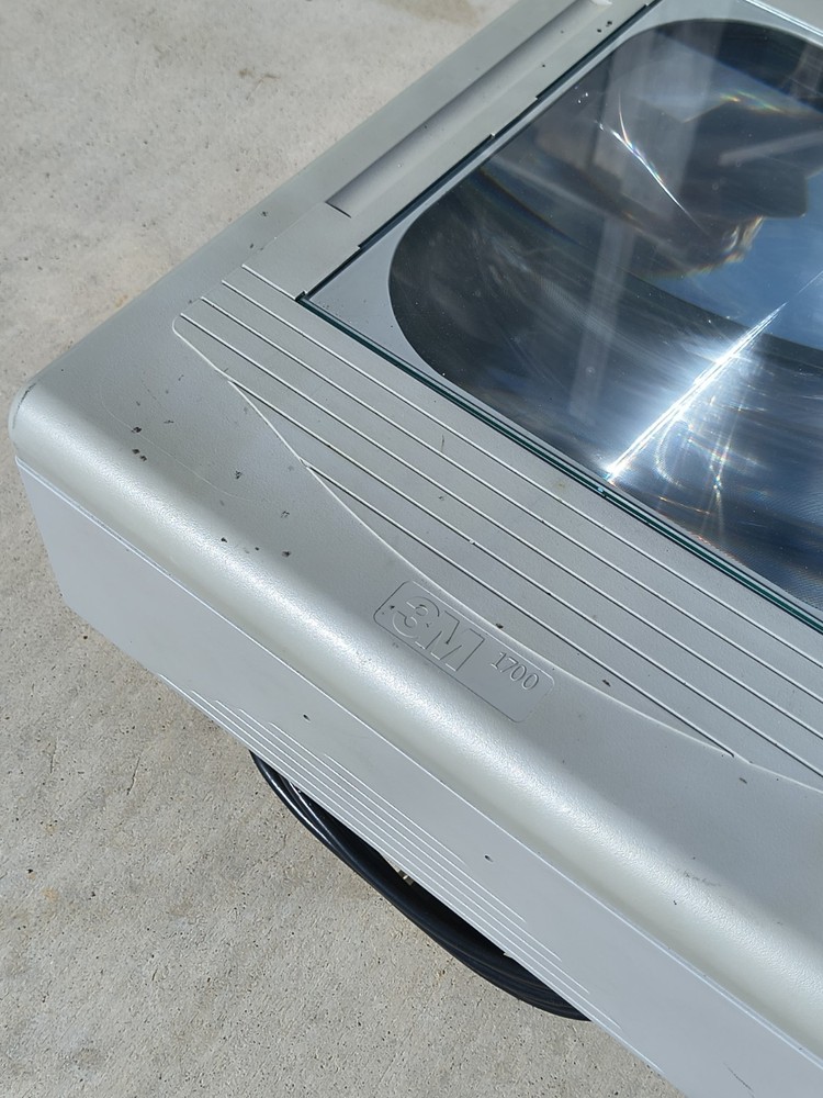 3M 1700 Series overhead projector