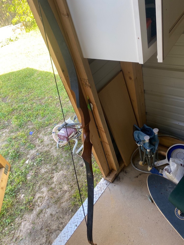 Damon Howatt Hunter RH Recurve  Bow 38lbs @ 28"  By Howatt