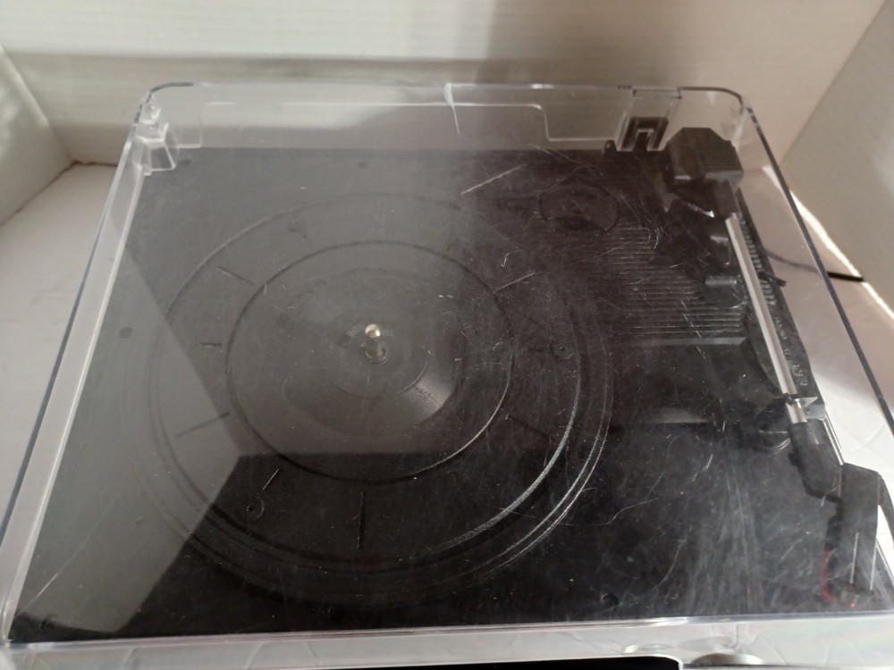 1 BY ONE Record Player MD-920 In Good Condition