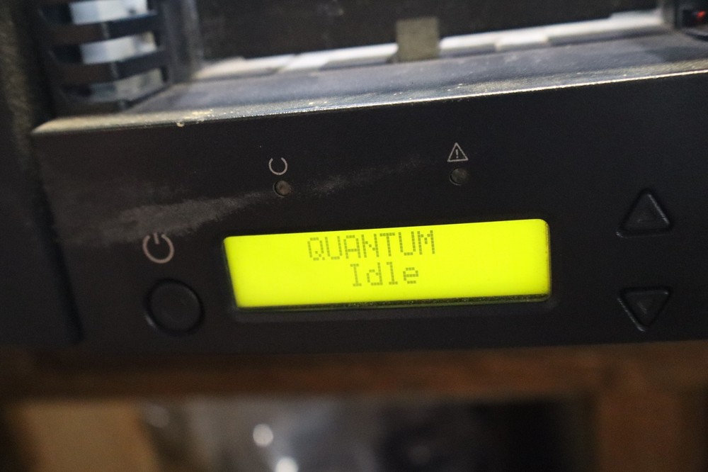 QUANTUM SUPERLOADER 3 L700 LTO-2 TAPE DRIVE LIBRARY AUTOLOADER ER-L24AA-YF