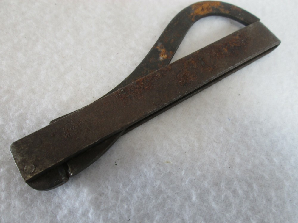 Vintage wire side cutter nipper primitive tool snips