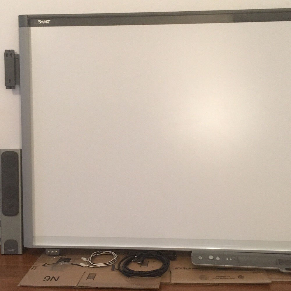 SMART Board 800 DVit SBX885 87" Interactive Whiteboard + Two Speakers Dock Plugs