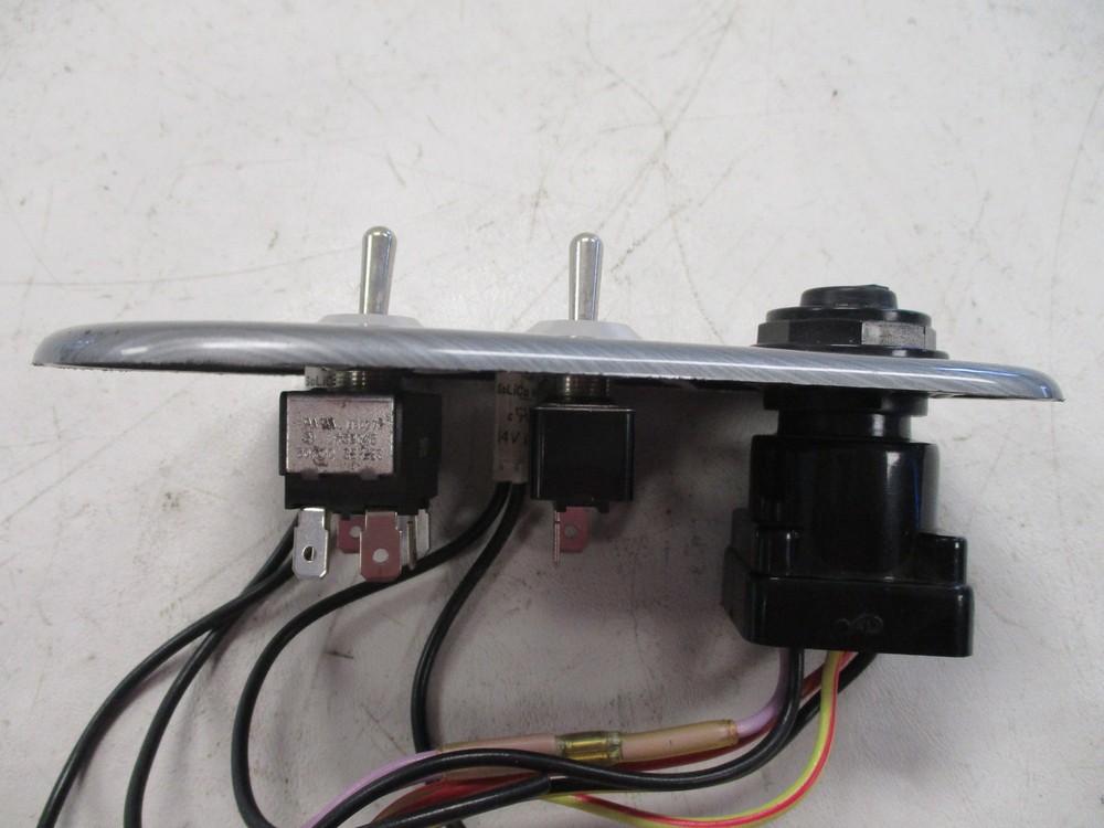 TRACKER IGNITION PANEL W/ KEYS & (2) TOGGLE SWITCH PANEL SILVER 138481 BOAT