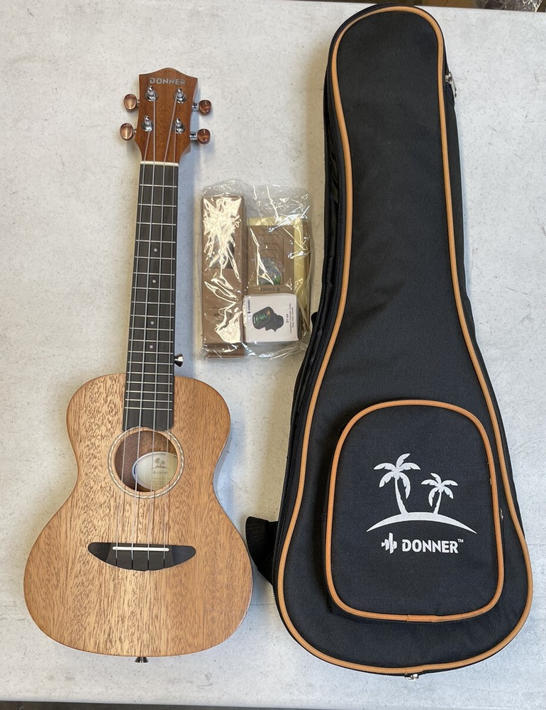 Donner  24” Ukulele Mahogany, soft cover case