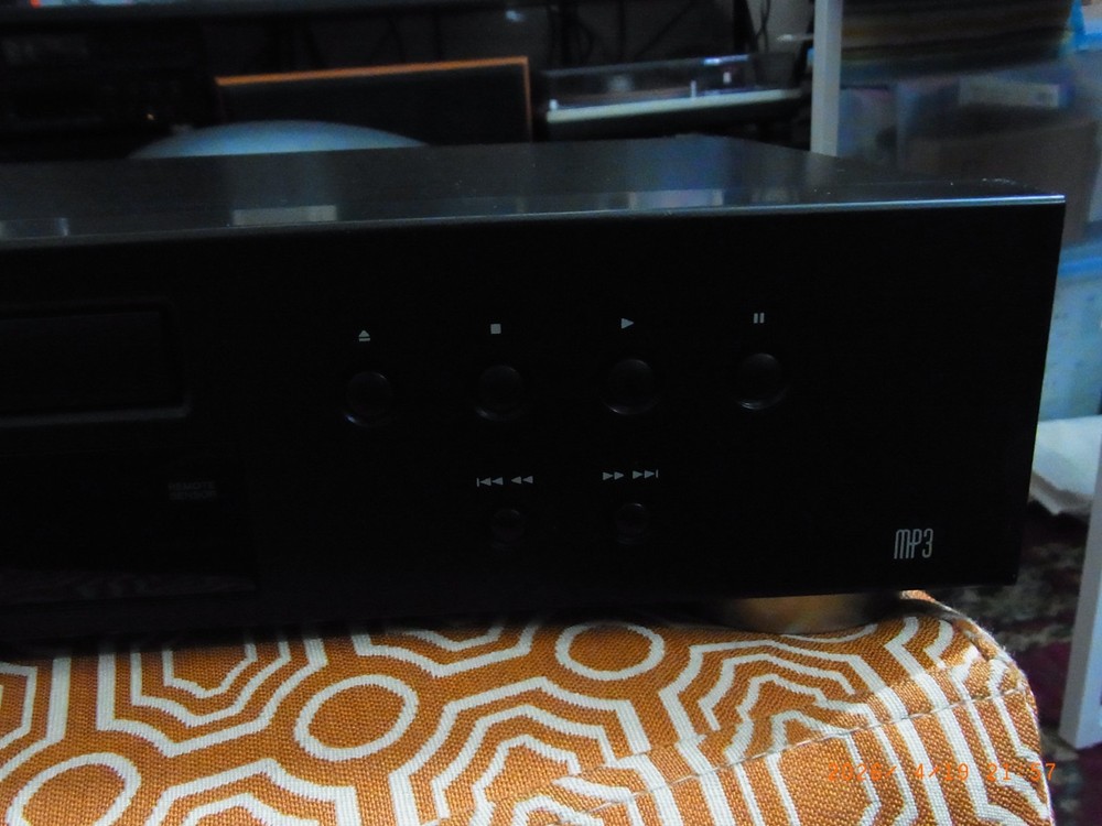 TEAC CD-P650 CD Player with USB Digital Interface Recording/Playback