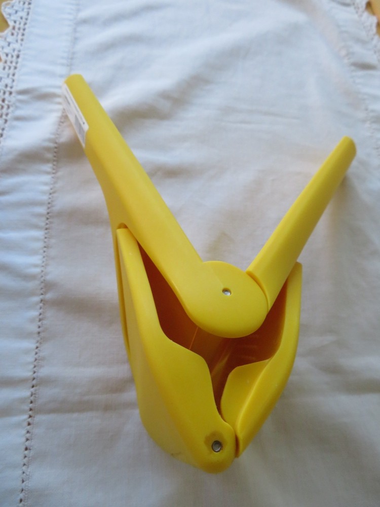 Manual Citrus Squeezer Effortless Hand Juicing~Fold Flat Design-Easy to Store