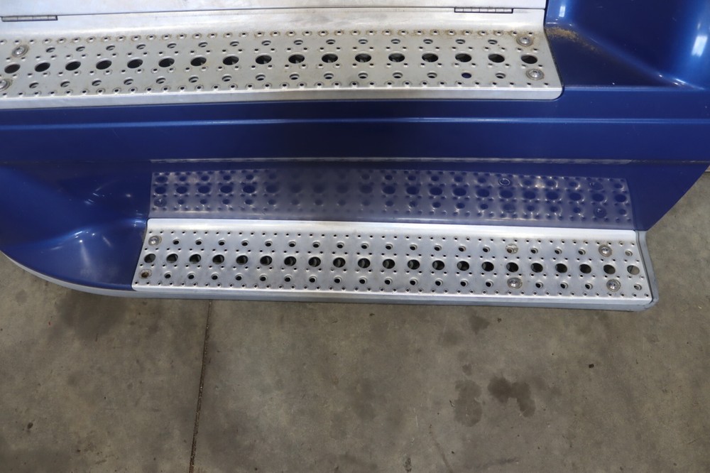 2008-2017 FREIGHTLINER CASCADIA 125 LEFT FORWARD FAIRING STEP FRAME PANEL OEM