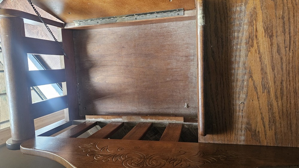vintage gossip bench