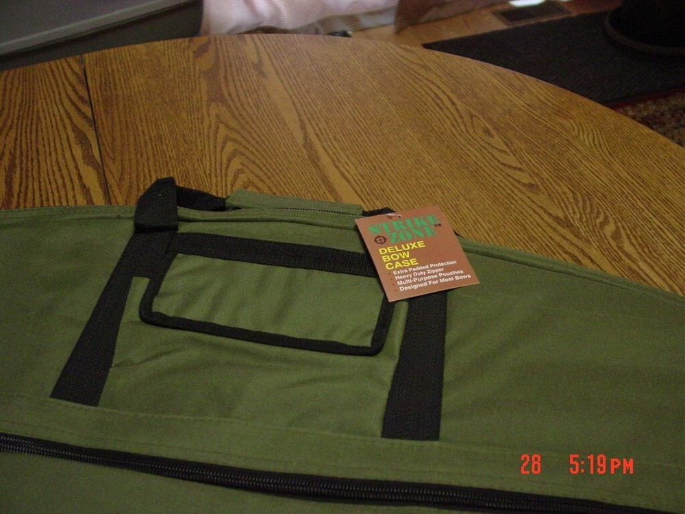 NWT Green Soft Side Bow Case by Strike Zone