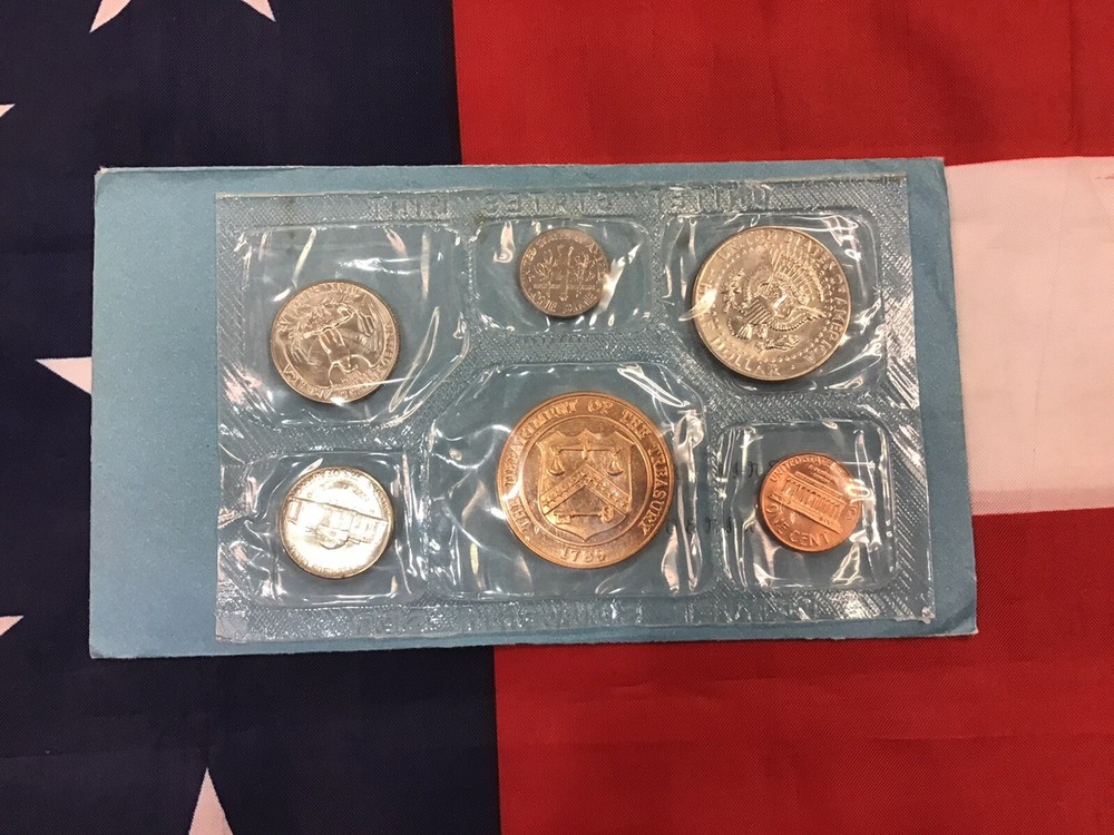 1972-D Official US Mint Souvenir Set with Envelope.