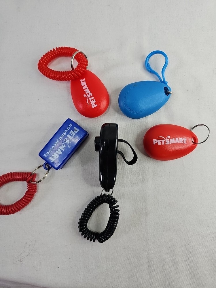 Pet Smart 5 Dog Training Clickers Wrist Strap Keychain Training Behavioral
