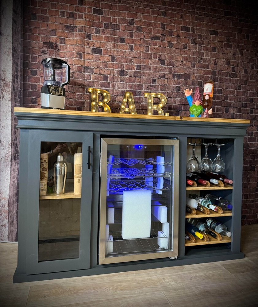 Bar with Fridge