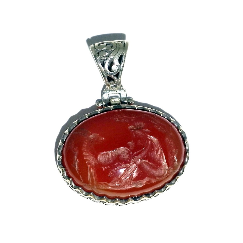 Engraving Carnellian Agate Pendant