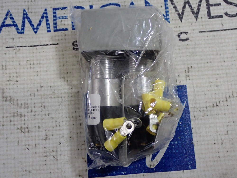 Appleton SPBBU2DBL Universal Pushbutton *NEW