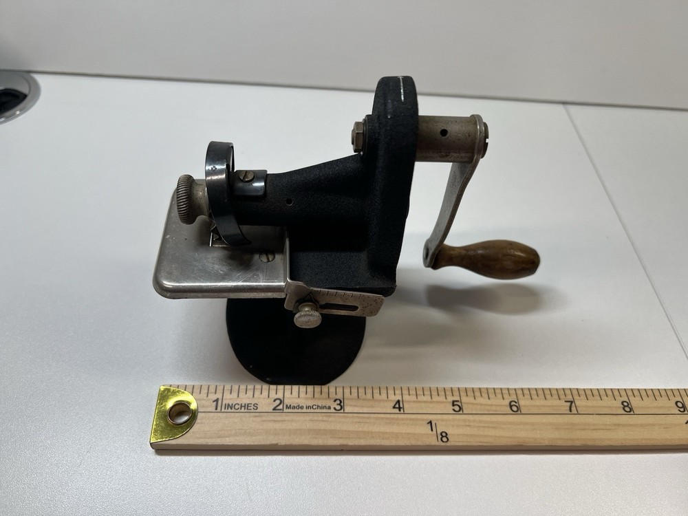 Singer Vintage Sewing Hand Crank Pinker Pinking Cast Iron Cutter Untested