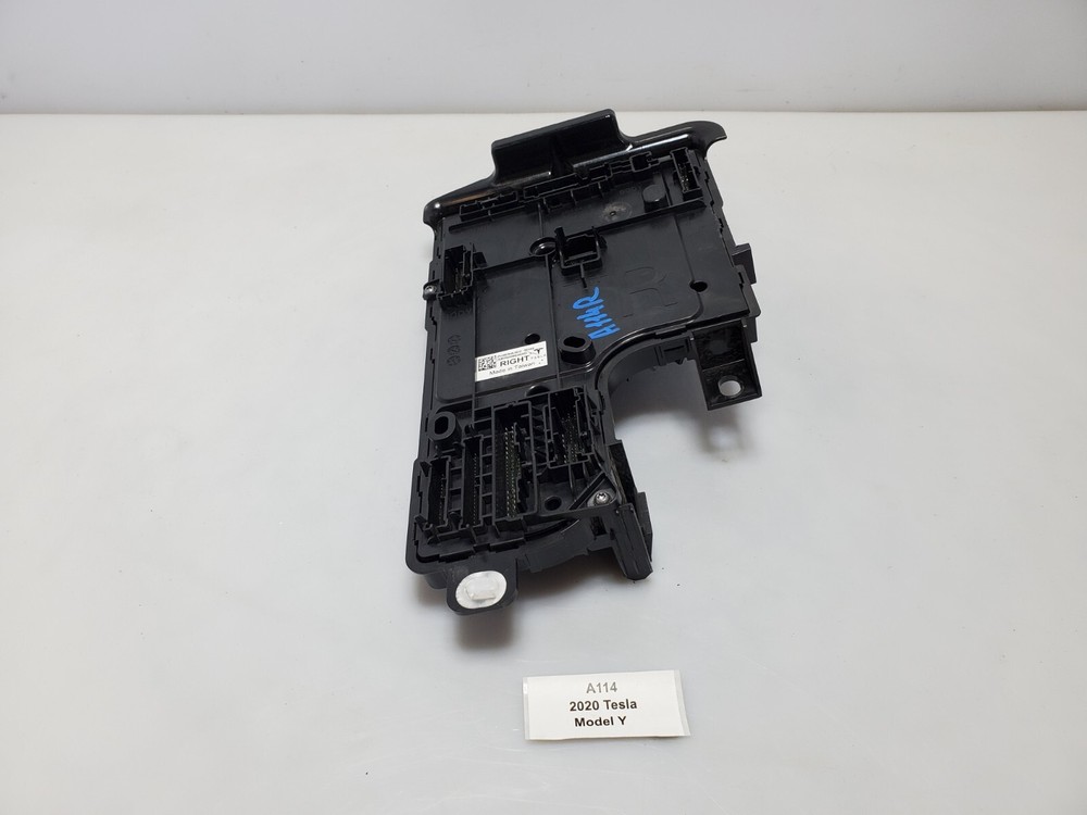 ✅ 20-22 OEM Tesla Model Y Right Passenger Side Voltage Body Control Module Unit