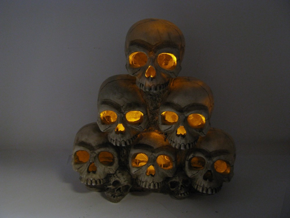 Halloween Lighted Skull Pile Pyramid Decor