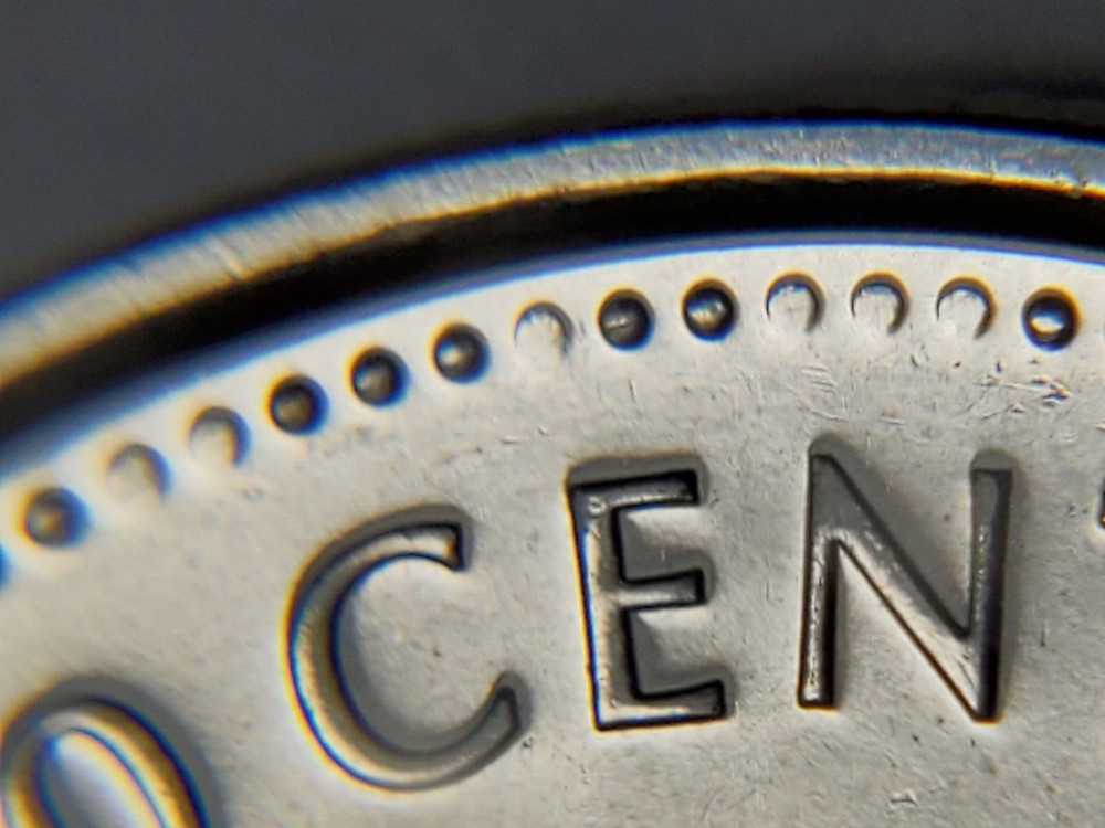 ERROR 2023 Weak Strike on Beads Elizabeth II CANADA 50 Cent Half Dollar H227