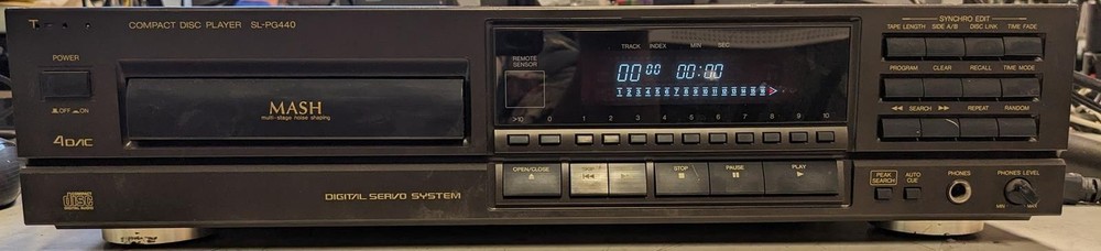 VINTAGE TECHNICS SL-PG440 COMPACT CD PLAYER