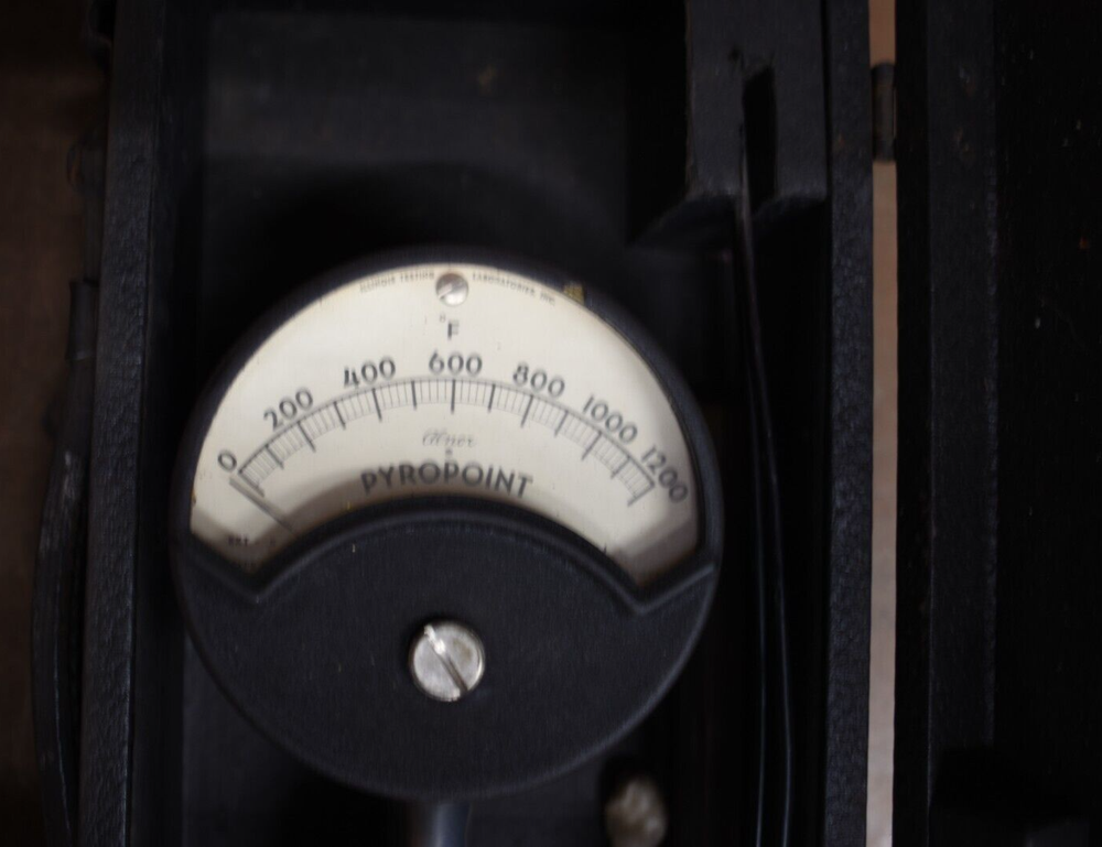 Alnor Type AJ 1645 PyroPoint Hand Held Pyrometer with Probe (Used)