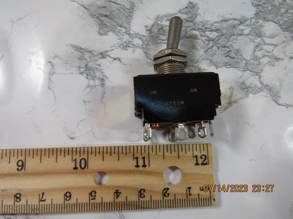 Cutler Hammer Toggle Switch ST52N On-On