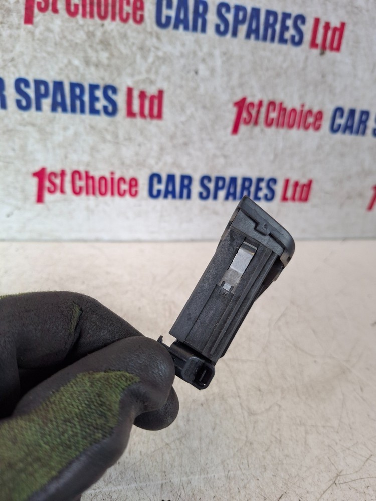 AUDI A4 A5 HAZARD WARNING LIGHT SWITCH 8K2 941 509 A