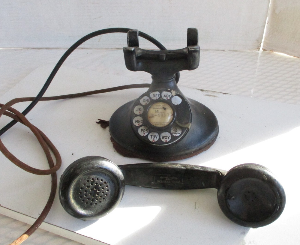 Vintage 1930s Bell Table Telephone (oval base)