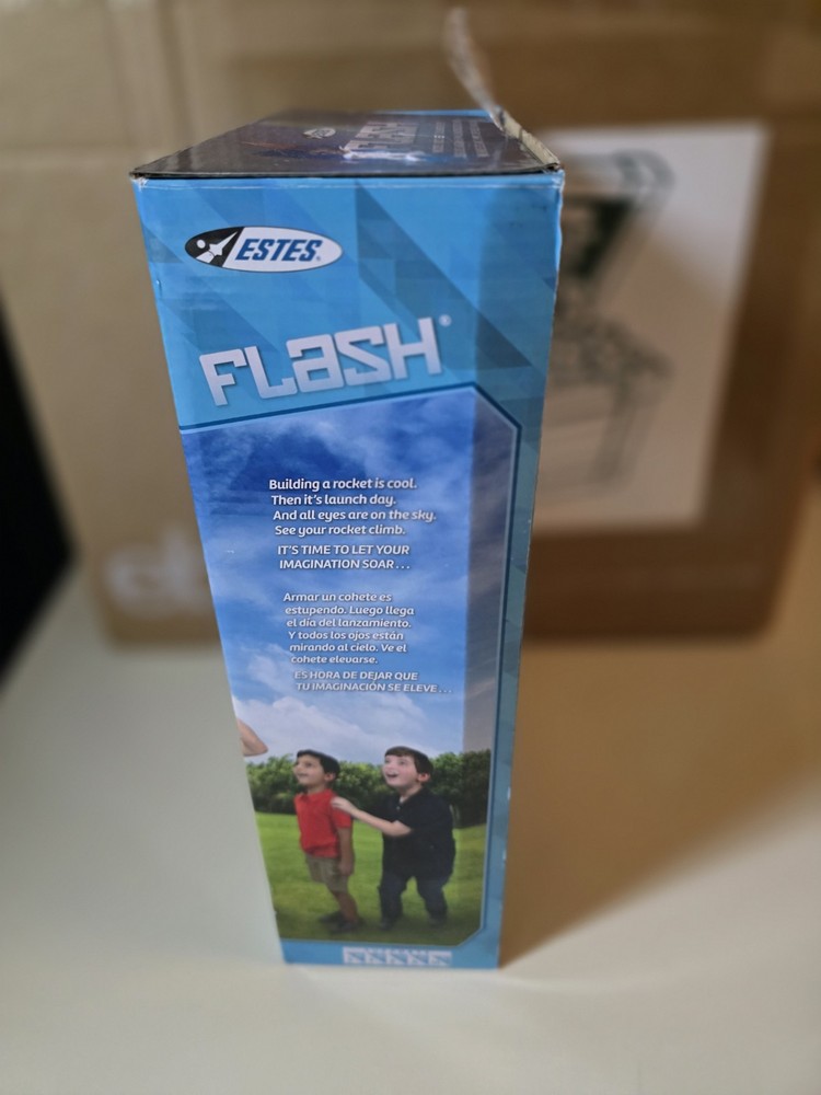ESTES FLASH MODEL ROCKET LAUNCH SET- LEVEL 2 -NEW Open Box