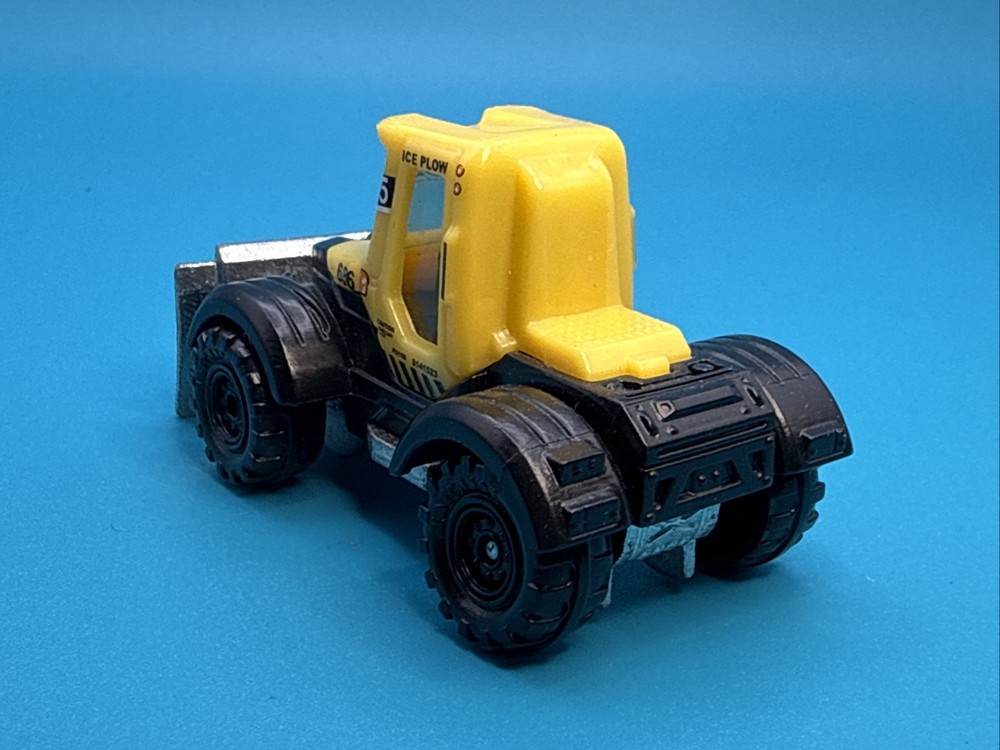 2005 Matchbox Yellow Snow Tractor "Plowverizer"