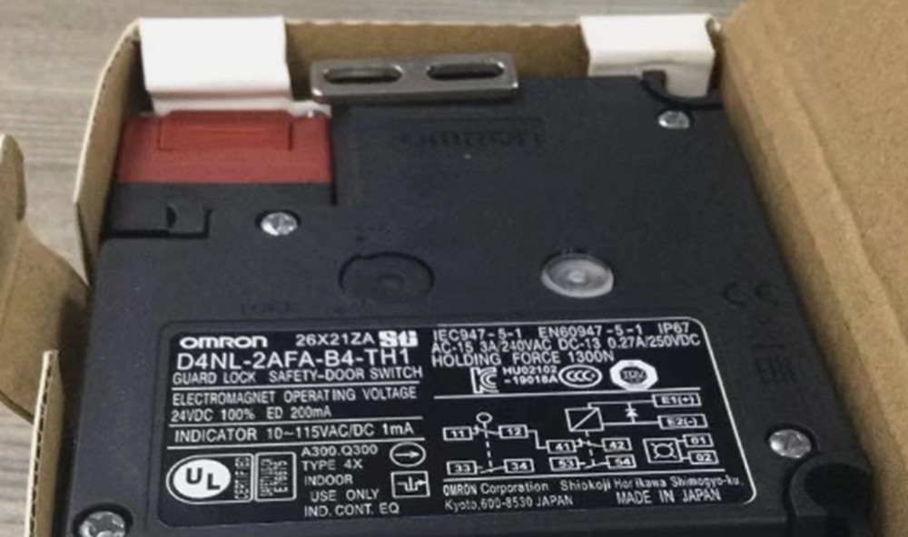 New In Box OMRON D4NL-2AFA-B4-TH1 Electromagnetic Lock Safety Switch