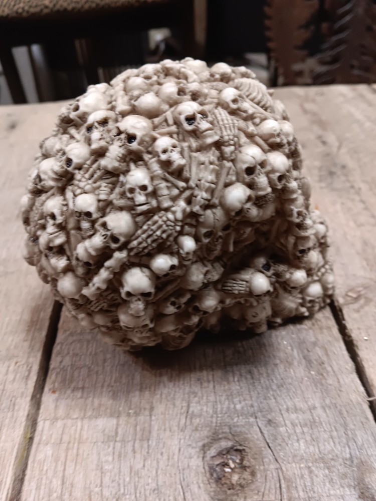 Gothic Skull Cluster Resin Statue Bone Pile Skeleton Head Decor