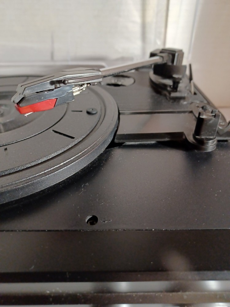 1 BY ONE Record Player MD-920 In Good Condition