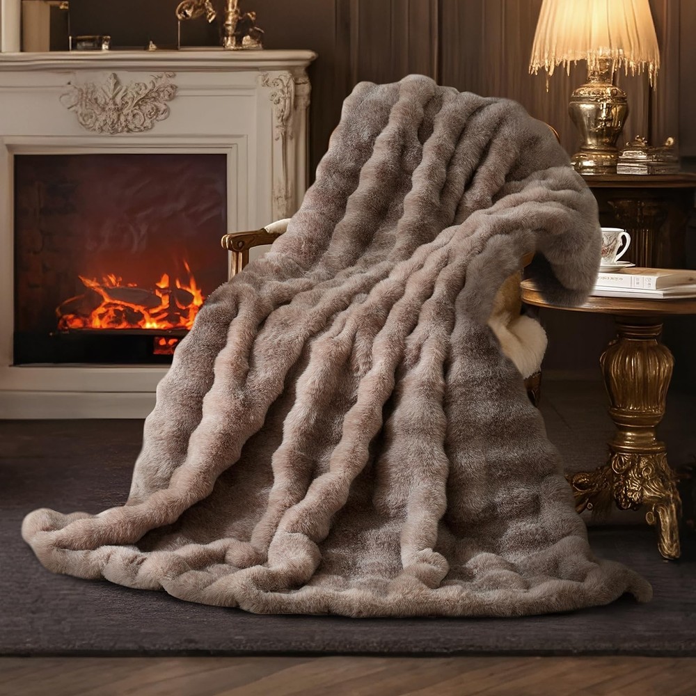 Faux Fur Throw Blanket for Couch, Ultra Soft Fuzzy Plush Bubble Throw for Sof...