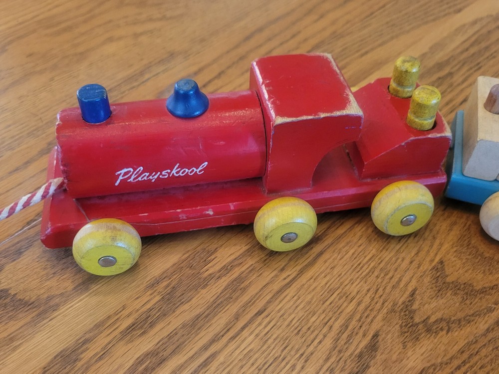 VINTAGE PLAYSKOOL WOODEN TRAIN PULL TOY